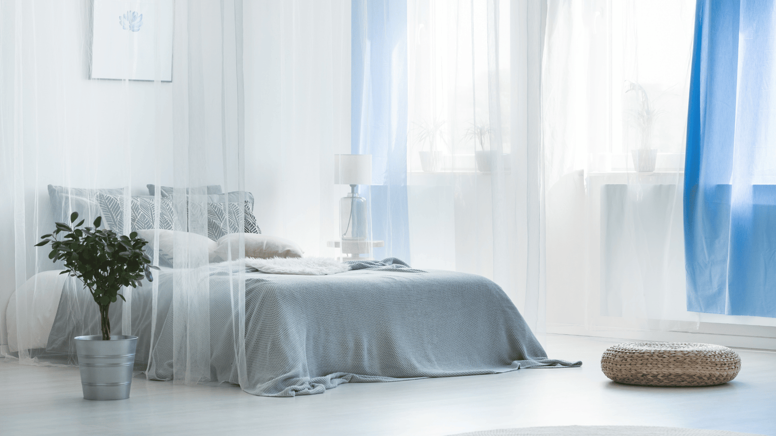 romantic canopy bed