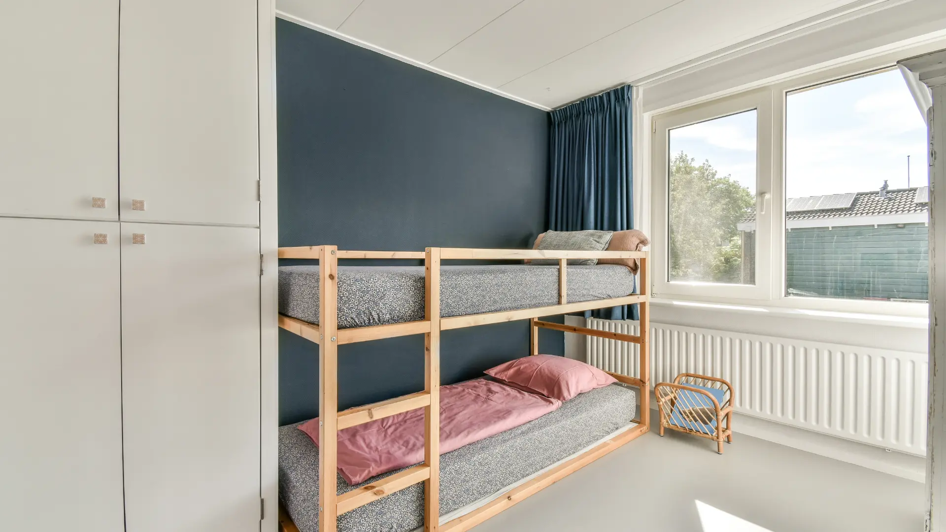 twin beds